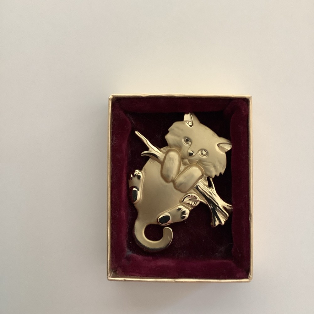 Adorable Cat On Branch Brooch
