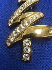 VINTAGE MONET SIGNED GOLD TONE CLEAR RHINESTONES CHRISTMAS TREE BROOCH PIN