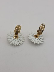 Vintage Daisy Flower Enamel Metal Clip On Earrings Retro Groovy Hippy Ecclectic