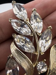 Vintage Designer Lisner Silver Tone Gold Plated Rhinestone Leaf Brooch