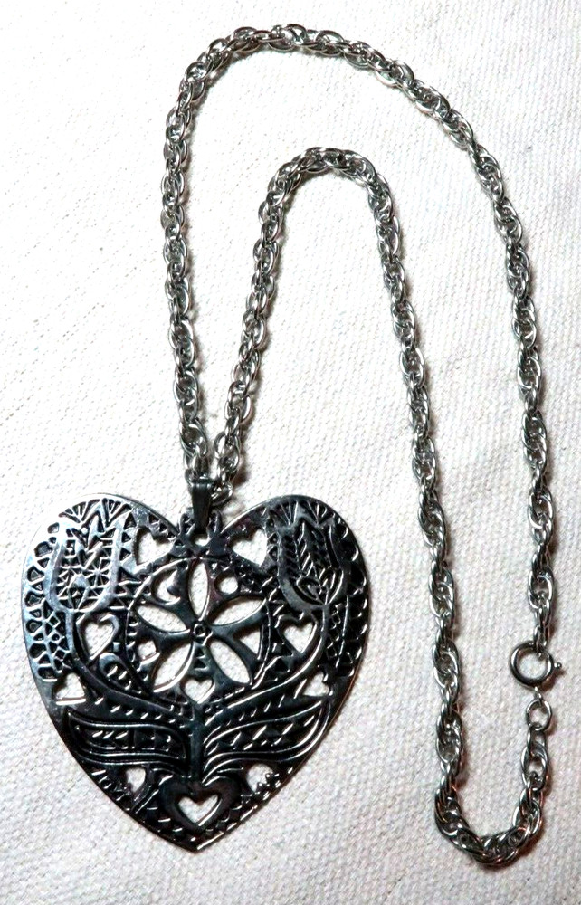 VINTAGE STUNNING SILVER TONE BIG HEART NECKLACE ~ SIGNED: MMA