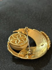Vintage Gold Tone Swirl Brooch Faux Pearl Statement Pin 1970s 1980s Retro Round