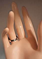 Vtg Boho Silver-tone Ring w Black Yellow & White Lucite Acrylic Stone Size 7.5
