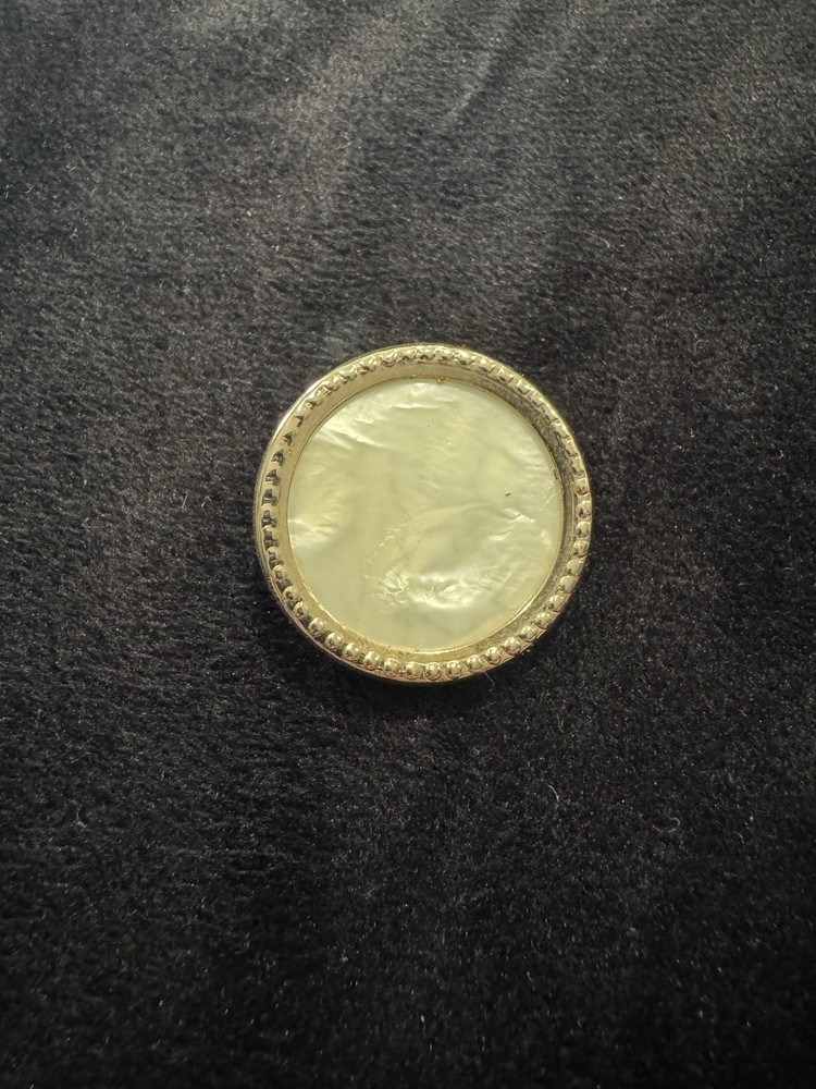 Mother of Pearl Round Gold Tone BROOCH Pin MOP Center General Mfg USA 1.2″