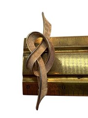 Vtg Crown Trifari Ribbon Bow Knot Gold Trifarium Pin Brooch Signed 50s 60s A4