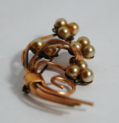 Bouquet of Faux Pearl Flower Brooch Pin in Gold Tone Vintage 2 3/4″ by 1 1/2″