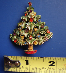 Vintage Signed Torino Rhinestone Gold Tone Christmas Tree Pin Brooch