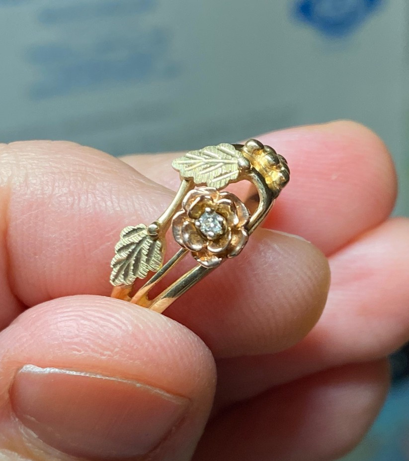 Vintage 10K Two-Tone Gold Diamond Flower Floral Ring Size 6.5 3g