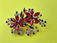 Vintage Red & Pink Glass Rhinestone Large Gold Tone Back Brooch Hi End