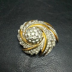 Vintage Jewlery Signed JOMAZ Clear Rhinestones Pin Brooch. 8216