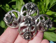 Vintage Designer CORO Sterling Silver Open-Work Flower Designed Brooch – 17.4g.