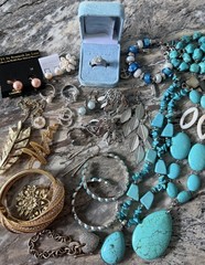 Vintage Jewelry Lot Over 1 Ibs Signed Unsigned Brand Unbrand Estate