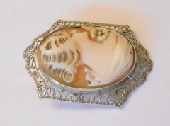 Vintage 10K White Gold Filigree Shell Cameo Female Wearing Flower Brooch 33x23mm