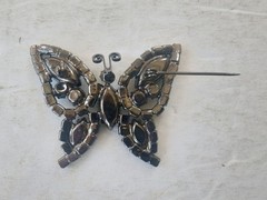 Vintage Forest Green Butterfly Brooch Navette Rhinestones Pin 2″ Unsigned Weiss?