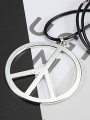 Tatuo 1 Piece Metal Peace Sign Pendant 1960s 1970s Hippie Party Silver