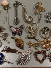 33 vintage 1970s-1990s pin brooch costume jewelry Eisenberg rhinestone enameled