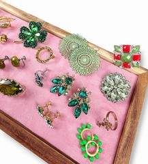 Grandma’s Vintage Green Jewelry Lot Some Signed 1.10lb All Wearable/Resellable