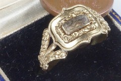 ANTIQUE ENGLISH 15K GOLD SENTIMENTAL MOURNING LOCKET RING C1824
