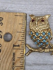 VTG Ciner Owl Brooch Goldtone Metal Faux Turquoise Bead Pin **See Description**