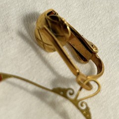 Vintage hot pink hoop earrings Gold wire teardrop petals round MOD groovy hoops