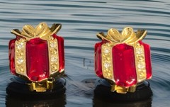 Red Wrapped Present Clip On Earrings And Pin With White Rhinestones M08(03)
