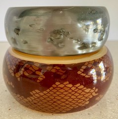 Lot of 2 Vintage Lucite Bangle Bracelets Burgundy Red Snakeskin Gray Pearl 8″