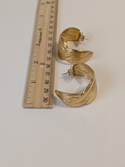 Avon Gold Tone Demi Hoop Textured Rope Style Stud Drop Earrings 1.25″. Vintage.