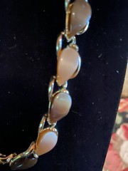 Vintage gold tone metal tear drop shaped thermoset Lucite stone choker necklace