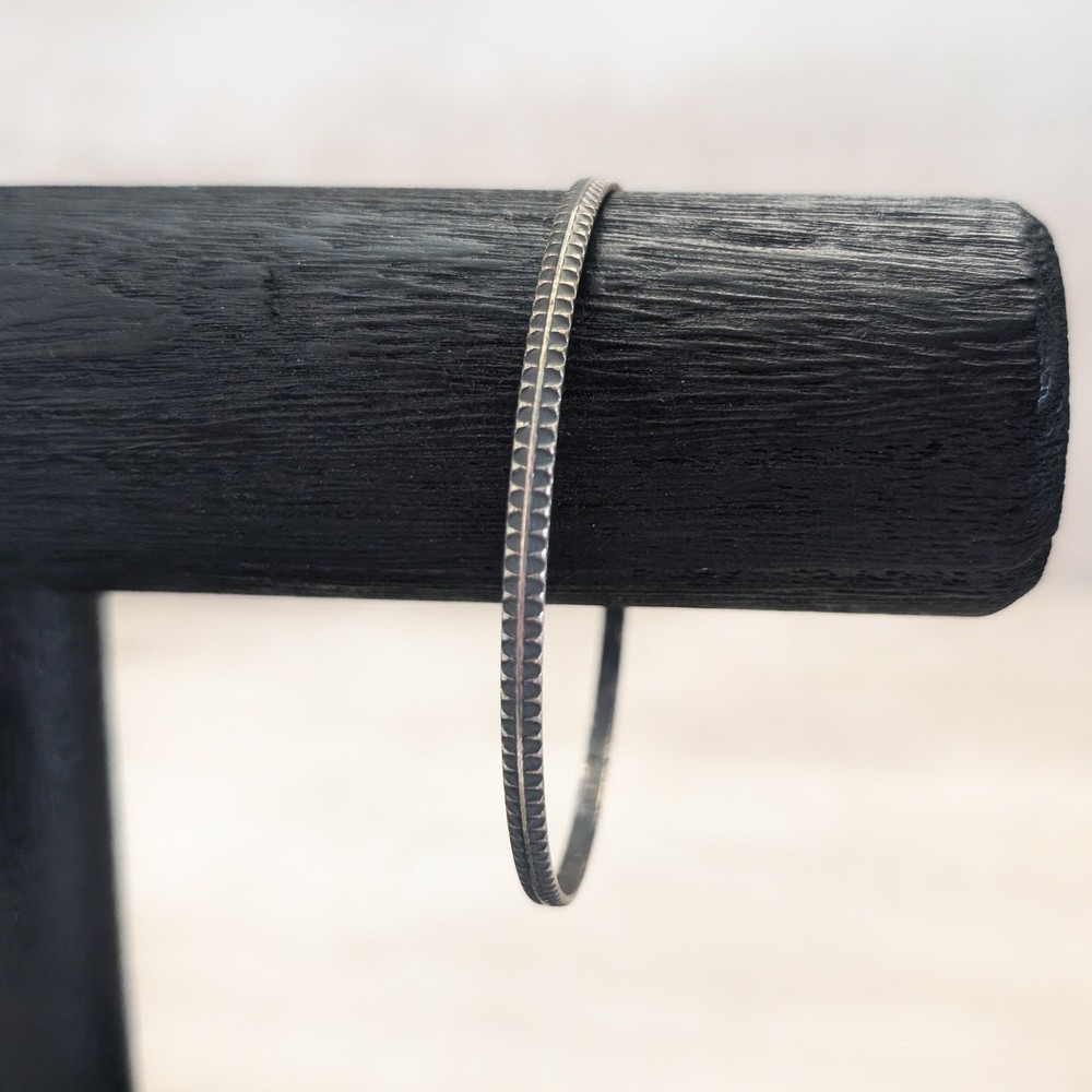 Vintage Bangle / Bracelet 8.5″ Ridged Dark Tones Thin Bangle Understated