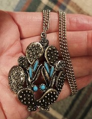 VNTG Silver Tone Faux Turquoise Cactus Prickly Pear 2″ Pendant 21″ Necklace