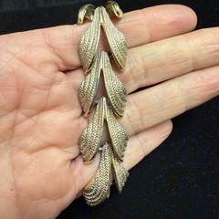 Vintage Lisner Gold Tone Textured Leaf Link Bracelet Mid-Century Modern Jewelry