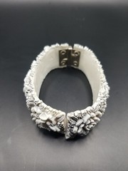 VTG Celluloid Hinged Clamper Bracelet with Roses Daisies Flowers – Small Wrist