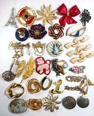 Modern, Vintage Unsigned Brooch Lot of 33 Pieces (Group A)