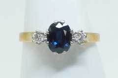 VINTAGE ENGLISH 18K GOLD NATURAL SAPPHIRE & DIAMOND 3 STONE TRILOGY RING c1980