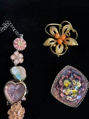 Vintage Jewelry Lot (8) 2 Watches 1 Bracelet 5 Brooches Mint Japan