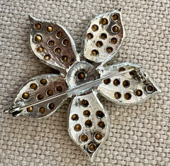 Sparkling Vintage Rhinestone Brooch Pin Star Design 2.25″ Diameter