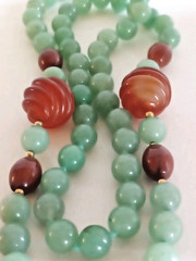 ESTATE APPLE GREEN JADE CARNELIAN HAND CUT MELONS NECKLACE 30″ LONG 10 MM 110 GR