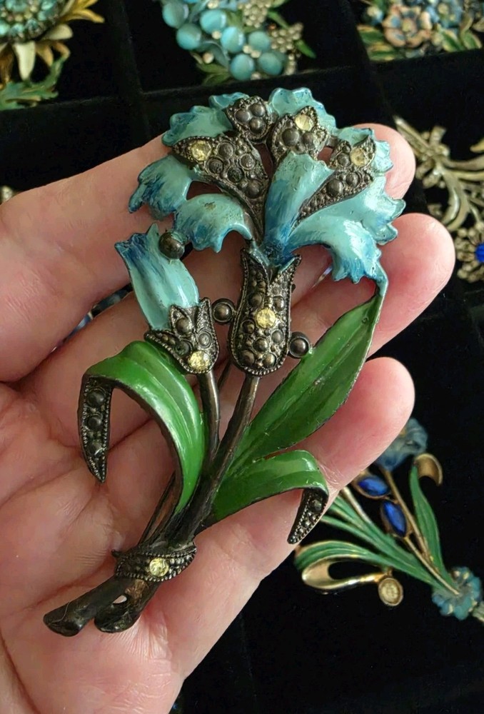 Deco Era vintage pot metal enamel brooch