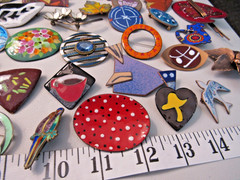 LOT OF 68 VINTAGE ENAMEL COPPER BROOCHES PINS WITH MATISSE RENIOR & TY