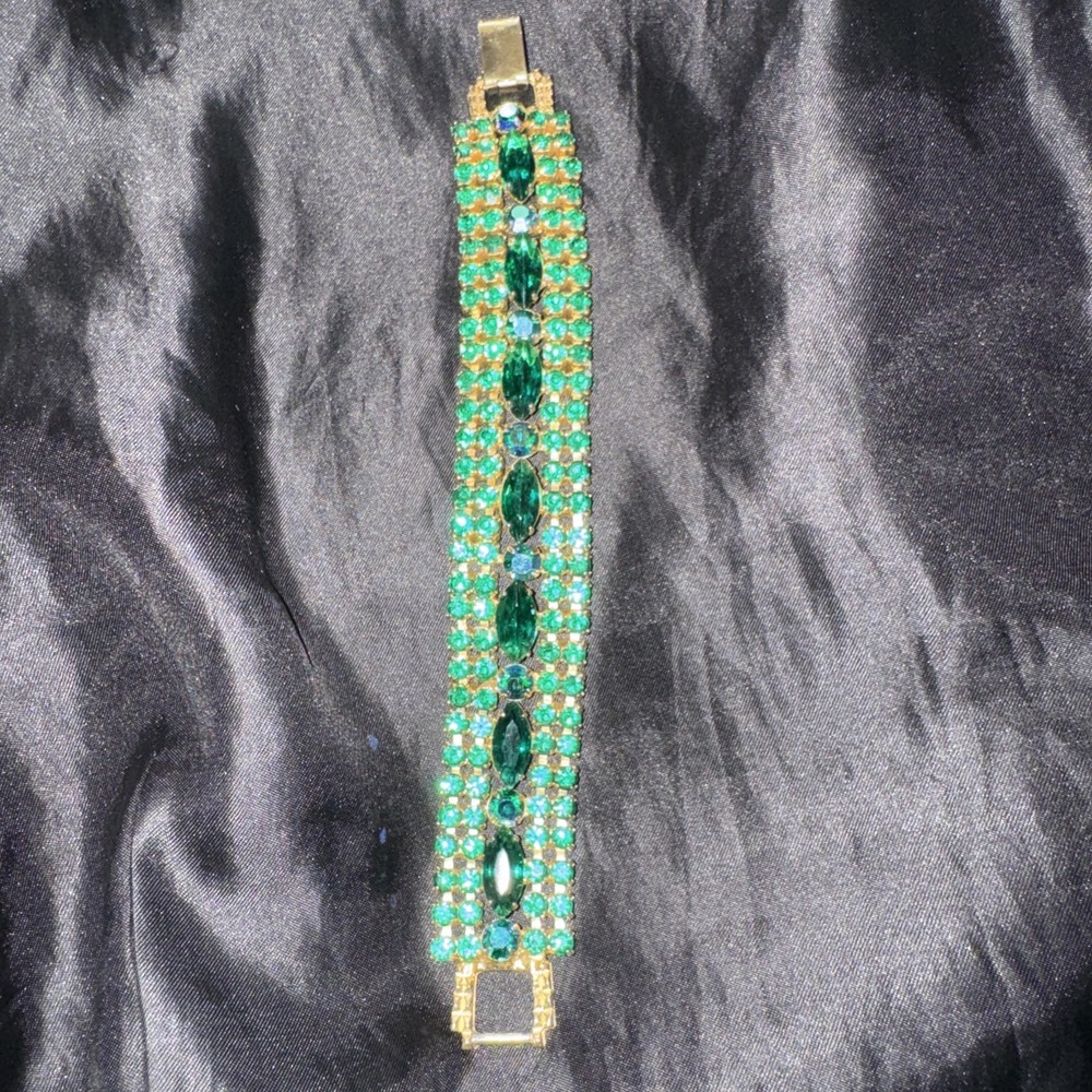 Vintage Juliana Emerald Green Rhinestone Gold Tone Bracelet