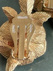 Village Sarah Coventry ” American Beauty” Rose Clip-on Earrings Gold Tone 1961