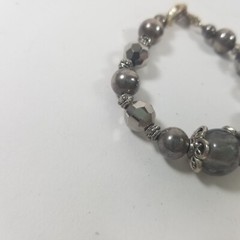Vintage Stretch Bracelet Faceted Glass & Metal Beads Silver Tone Tiny 5.75″