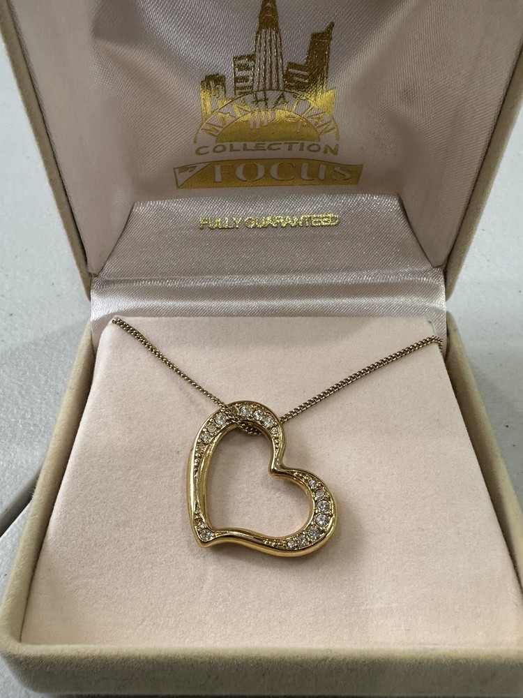 Vintage AVON Gold Tone Rhinestone Open Floating Heart Pendant Necklace w/ Box