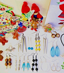 VTG Mixed JEWELRY LOT Everyday + Christmas Retro Earrings Brooches Pins Bracelet