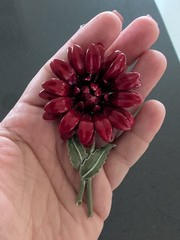 VINTAGE 1960s LARGE RED ENAMELED MULTI-LAYER FLOWER BROOCH & EARRINGS T14