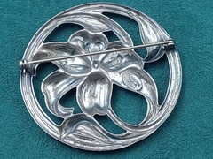 Sterling Silver ornate Circular Pin w. Flower Theme: 2.25″ diameter & 20 grams