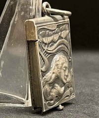 Amazing piece! Argentina Art Nouveau locket with photos beauty lady large hair..