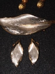 Napier Gold Tone Necklace 24″” And Matching Earrings Signed & Misc Jewlery/Pins