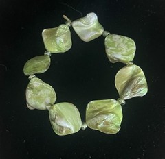 VTG 90s Dyed Abalone Mother of Pearl Green Seed Bead Stretch Bracelet Statement