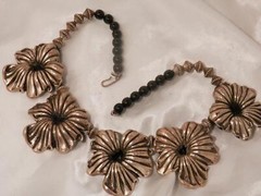 Very Good Looking Vintage 70’s Large Silver Tone Flower Black Bead Necklace 77D4